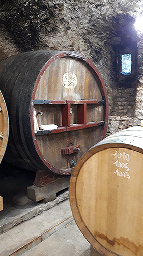 Ageing in large oak tuns